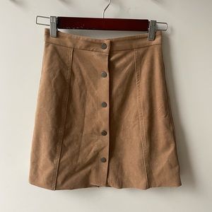 Aritzia Wilfred vegan suede skirt (Size 2)